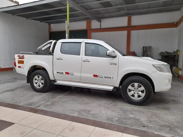 TOYOTA MODELO HILUX SRV AÑO 2013 PRECIO S/.41,000.00 - Imagen 5